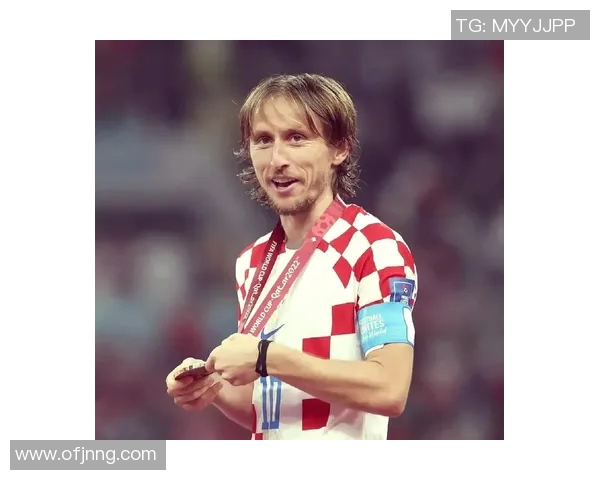 莫德里奇赛场爆发小插曲，裁判如何处理？